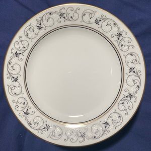 🐇 Like NEW - Noritake - Set of 11 Bone China bread / dessert plates - Sarah